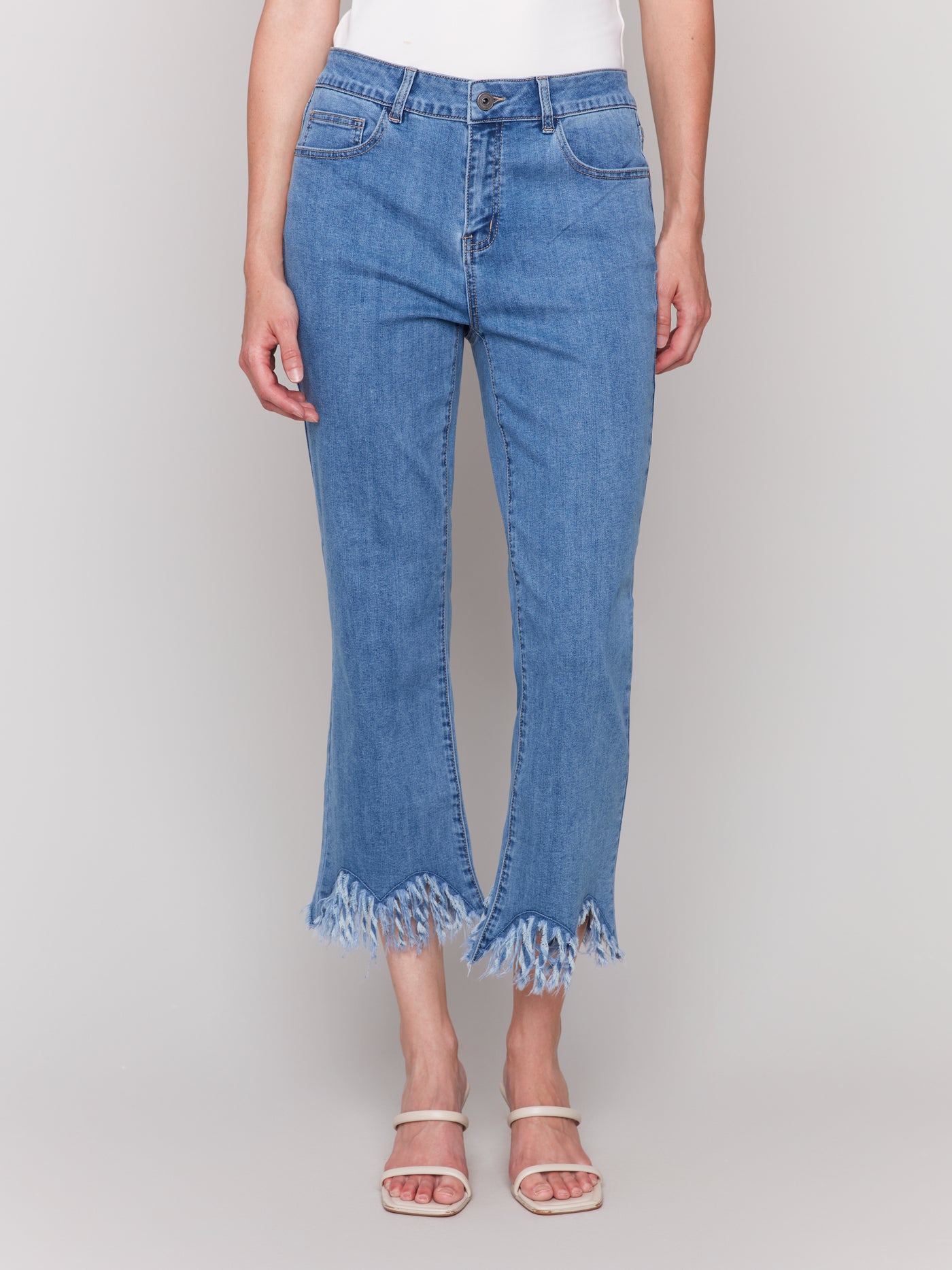 Cropped Jeans with Fringed Hem